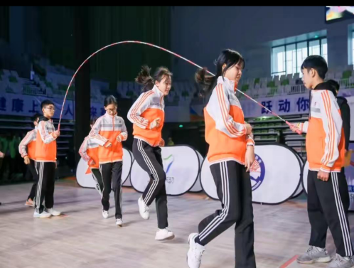 趣味项目——“8”字跳绳